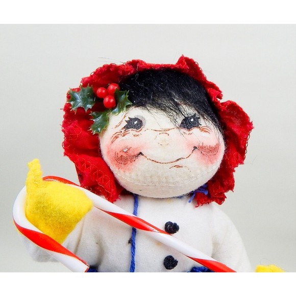 Annalee Dolls Sweeping Snowflakes Holiday Girl With Tags 1998 - Picture 7 of 10